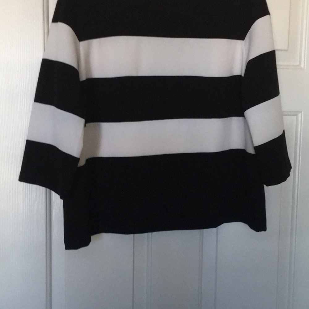 Ann Taylor cropped crepe top lined.